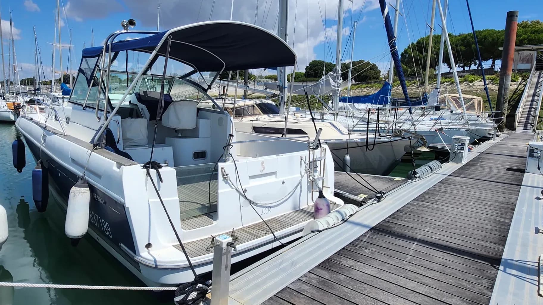 BENETEAU Ombrine 900
