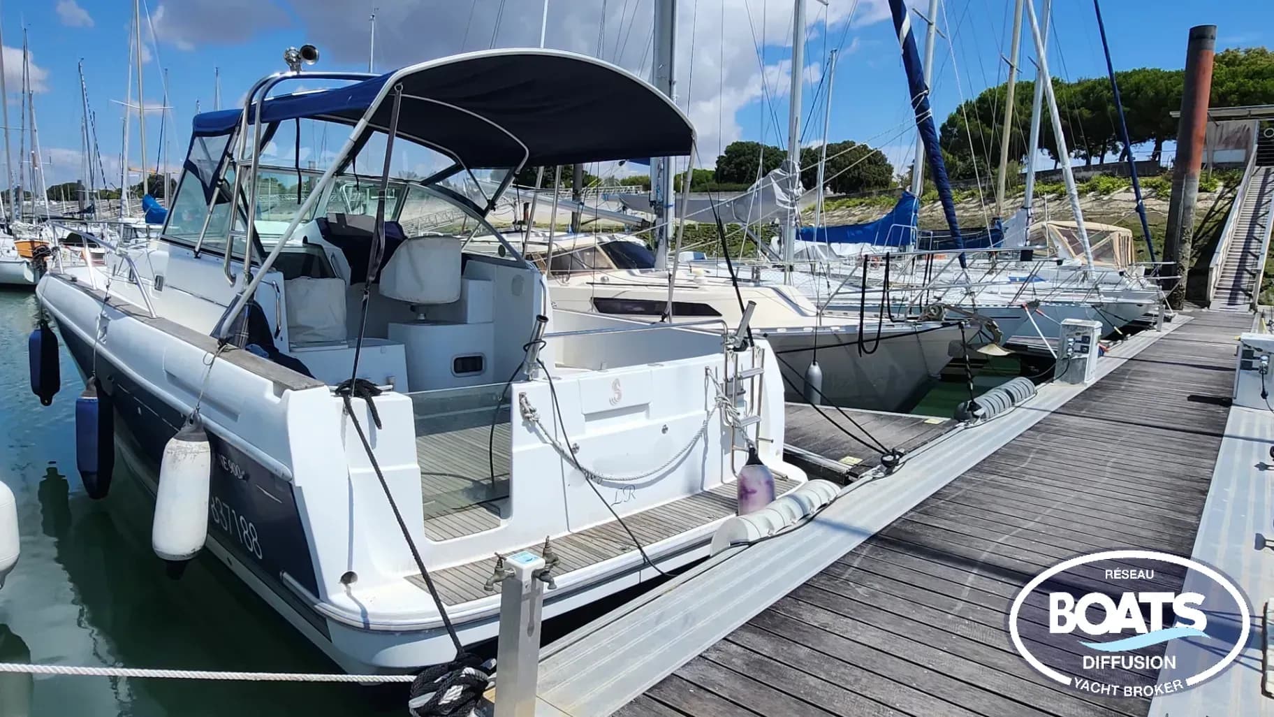 BENETEAU Ombrine 900