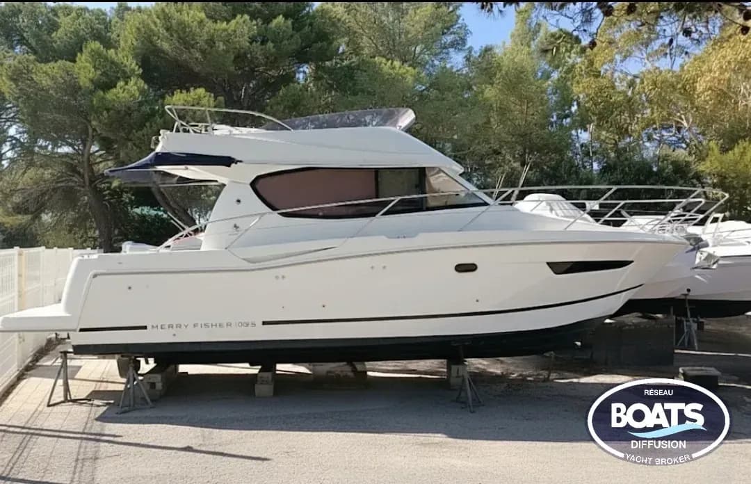 JEANNEAU Merry Fisher 10