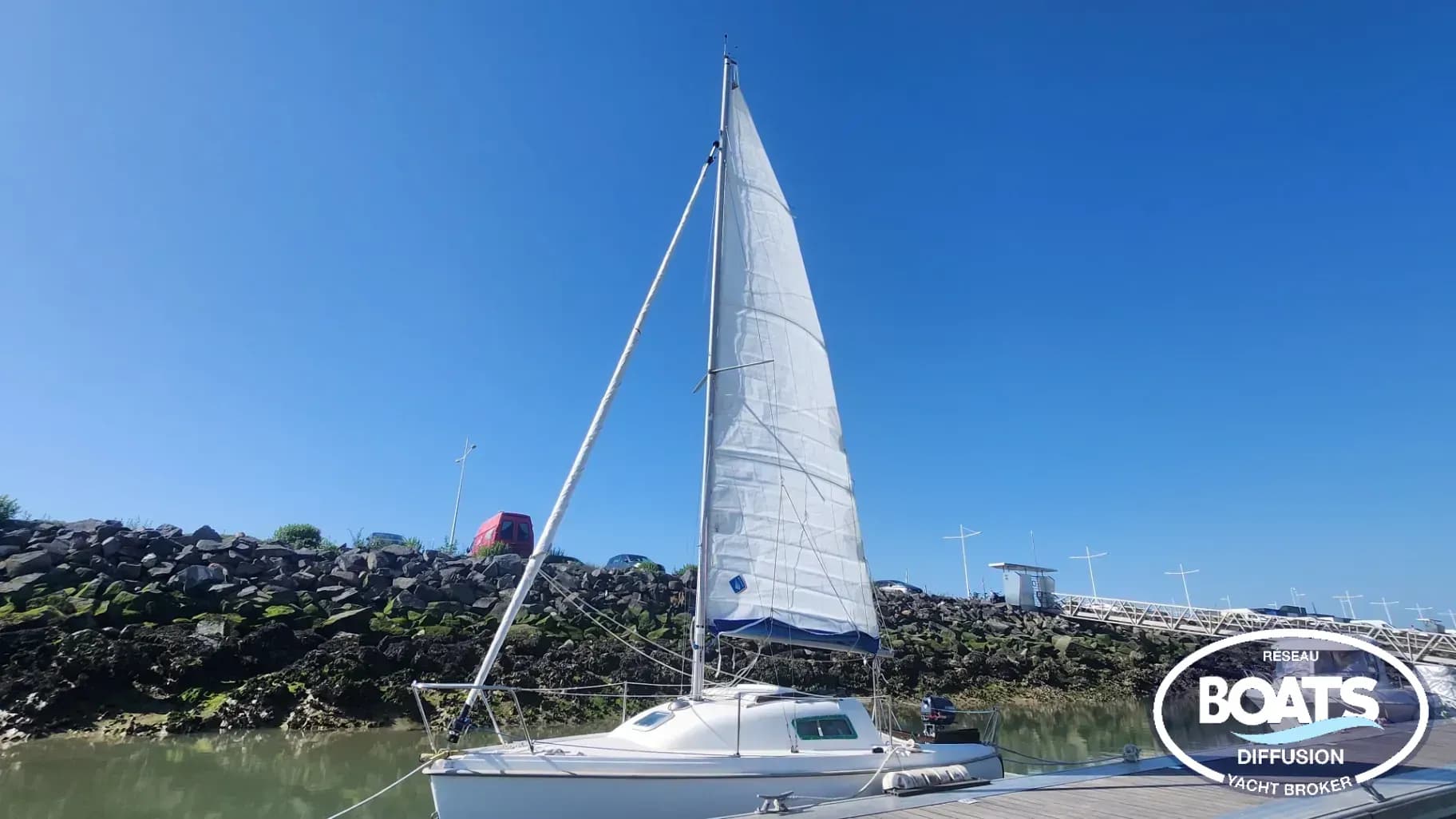 B2MARINE BLUE DJINN (dériveur intégral)