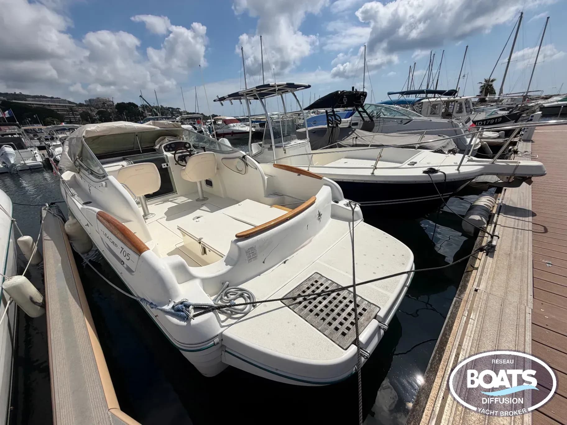 JEANNEAU LEADER 705 - Photo 1
